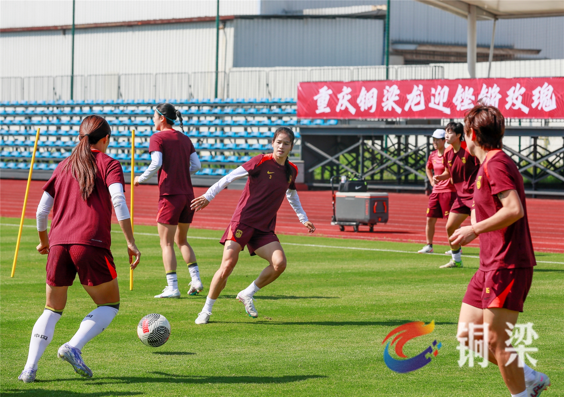 pg电子模拟器-万宁足球队在国际赛事中表现出色，登顶盛况的简单介绍