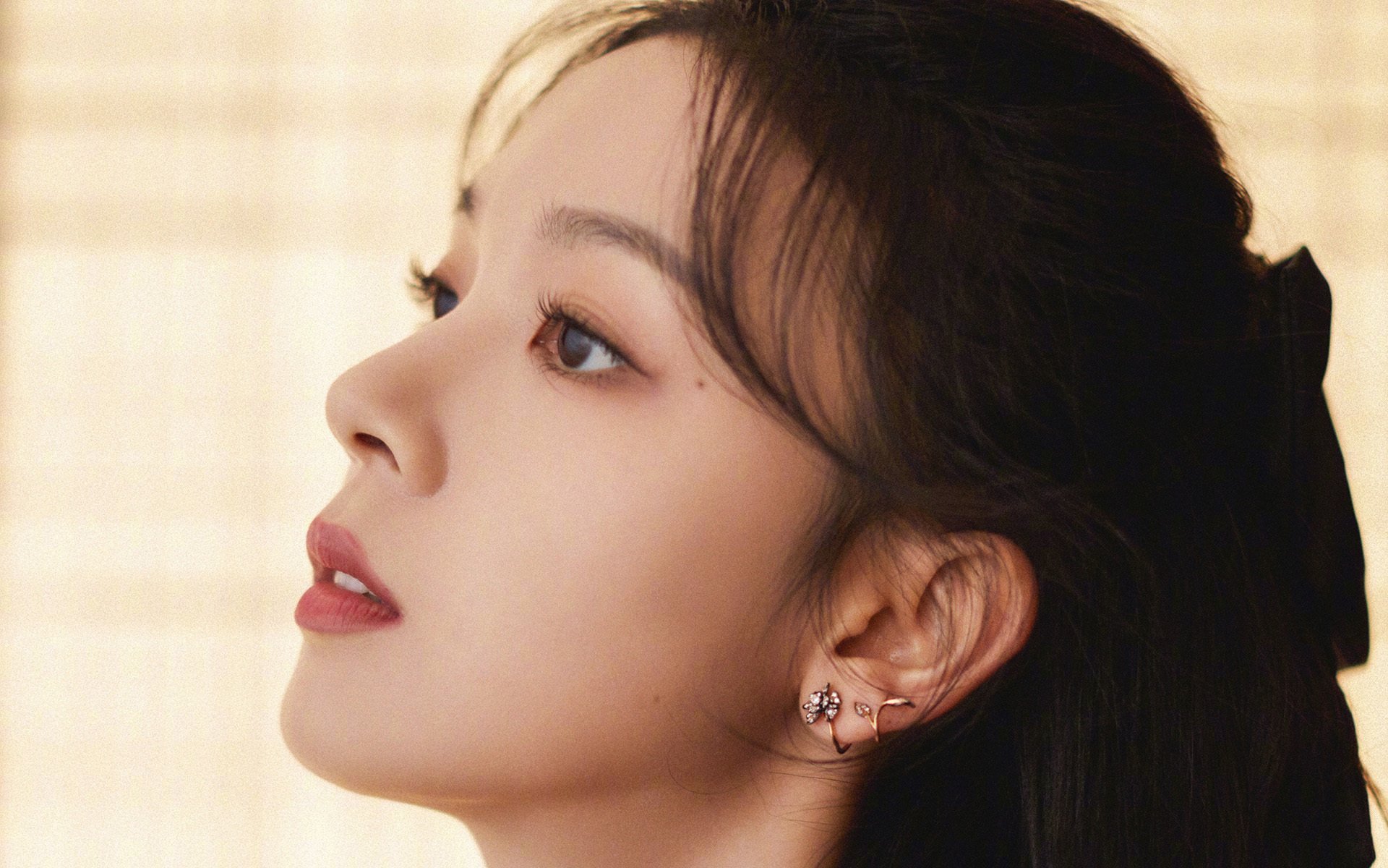 福克斯闪耀成为胜负手，湖人队正面击溃广东队迎胜利