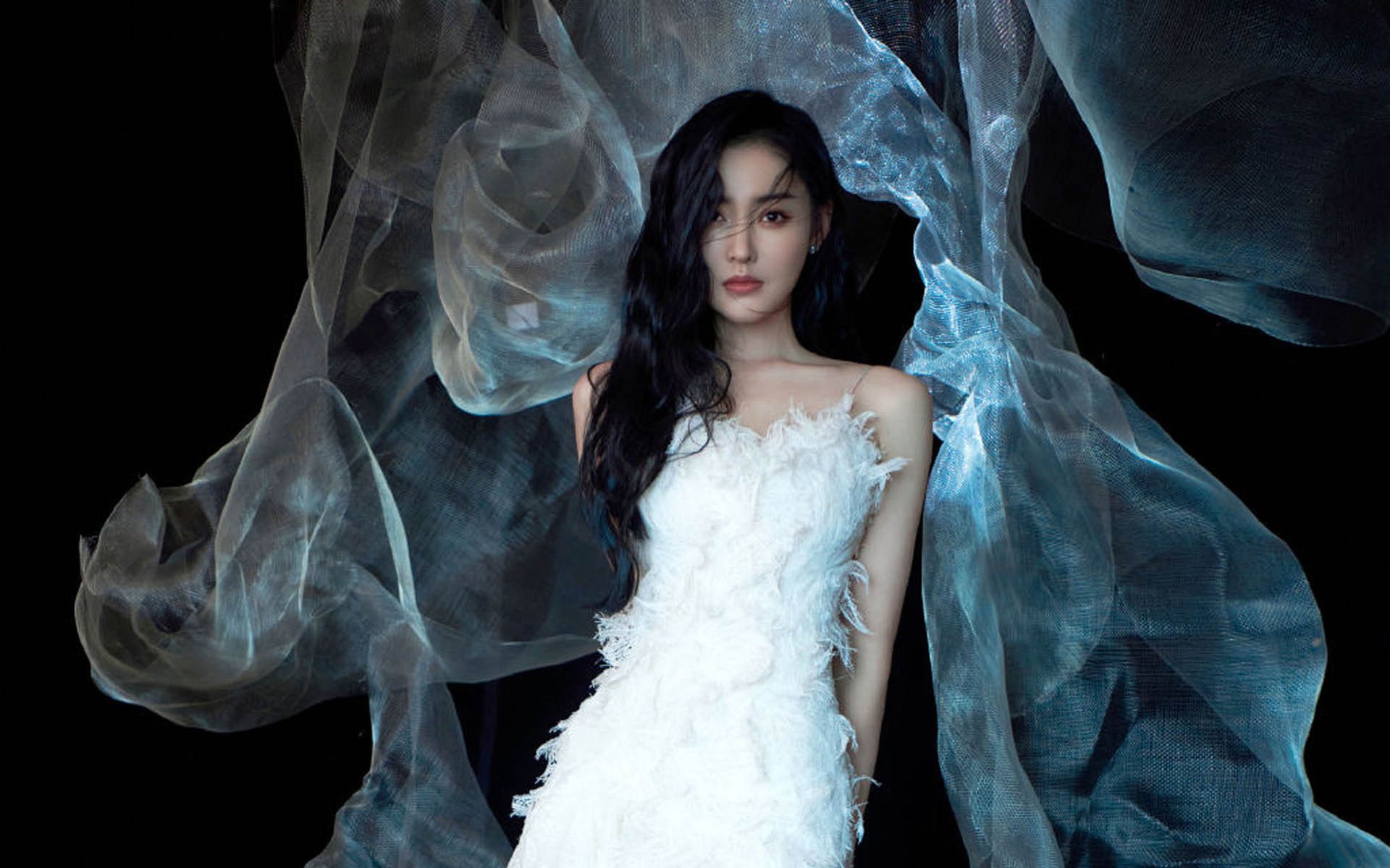 黄河铁骑啸西洋,绿茵烽火照欧陆