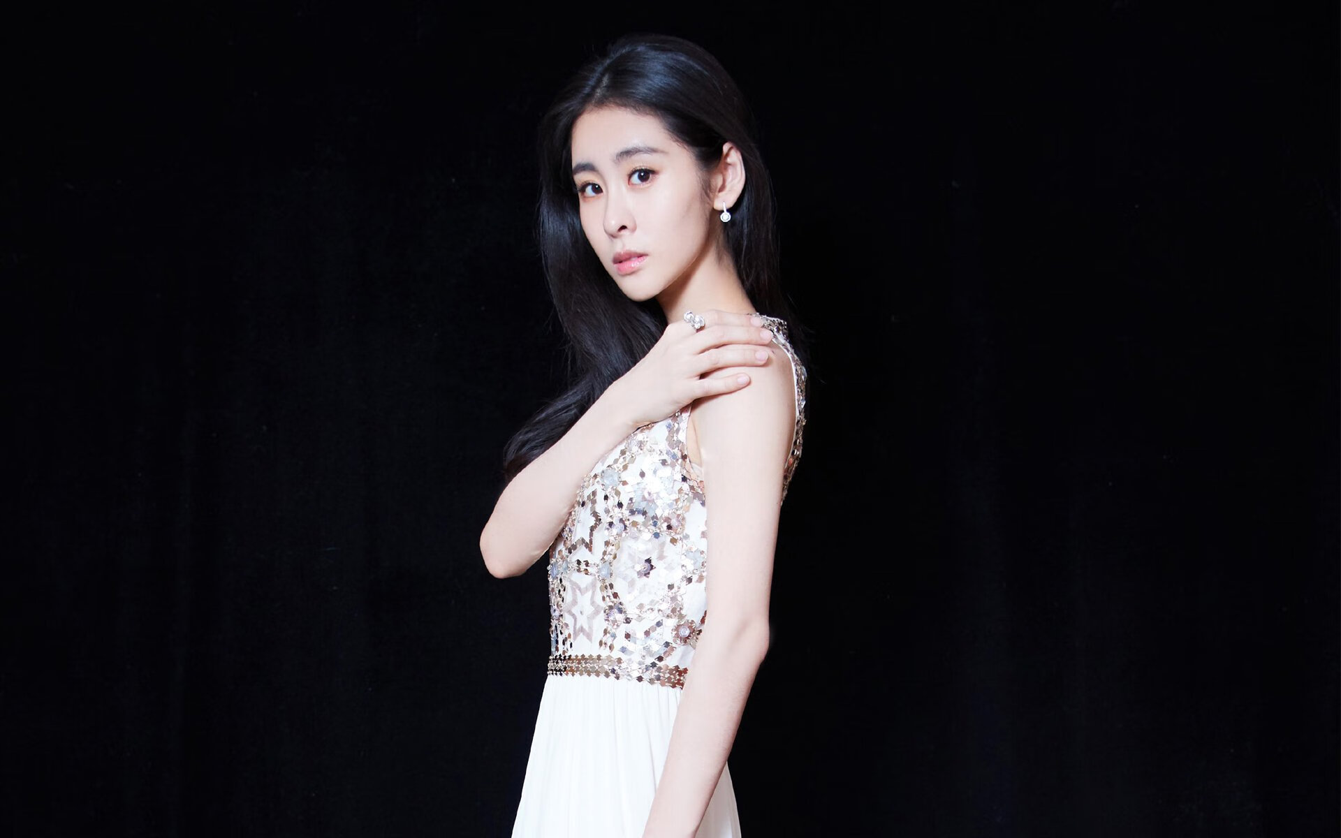 足球双线激战，英超争冠白热化，洪都拉斯淘汰赛逆袭哥伦比亚