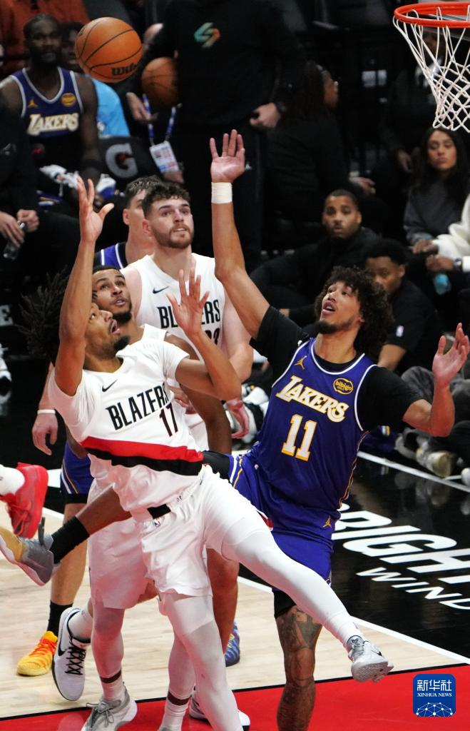 F1新赛季揭幕战焦点战,湖人斩落篮网 F1新赛季揭幕战焦点战,湖人斩落篮网